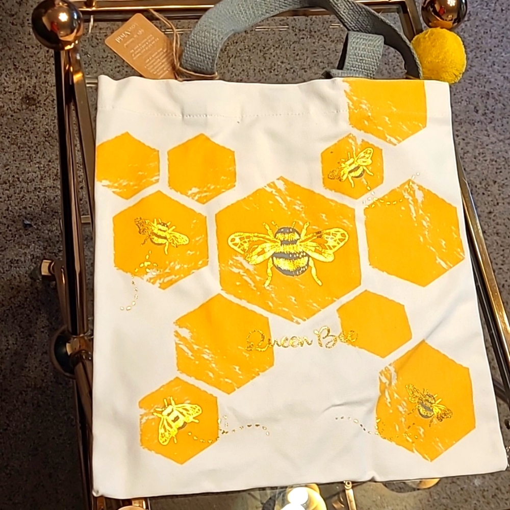 LoveVIVID queen bee tote bag